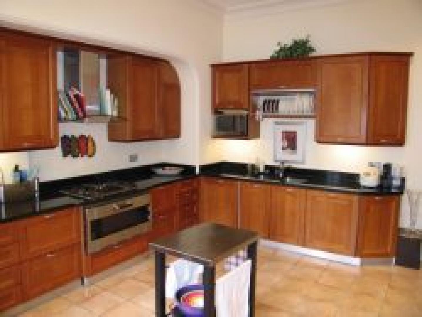 			3 Bedroom, 1 bath, 1 reception Flat			 Bracknell Gardens, HAMPSTEAD NW3